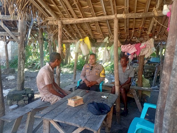 Bhabinkamtibmas Toianas Sambang Warga Sampaikan Pesan Kamtibmas