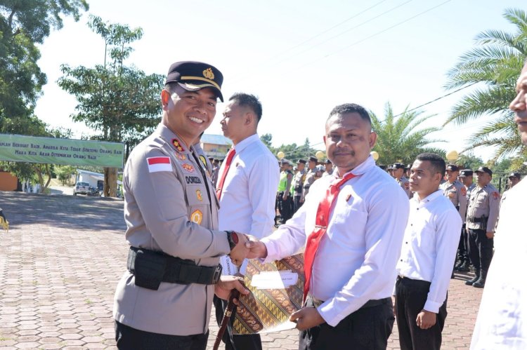 Apresiasi Dedikasi, Kapolres TTS Berikan Penghargaan kepada Personil dan PHL Berprestasi