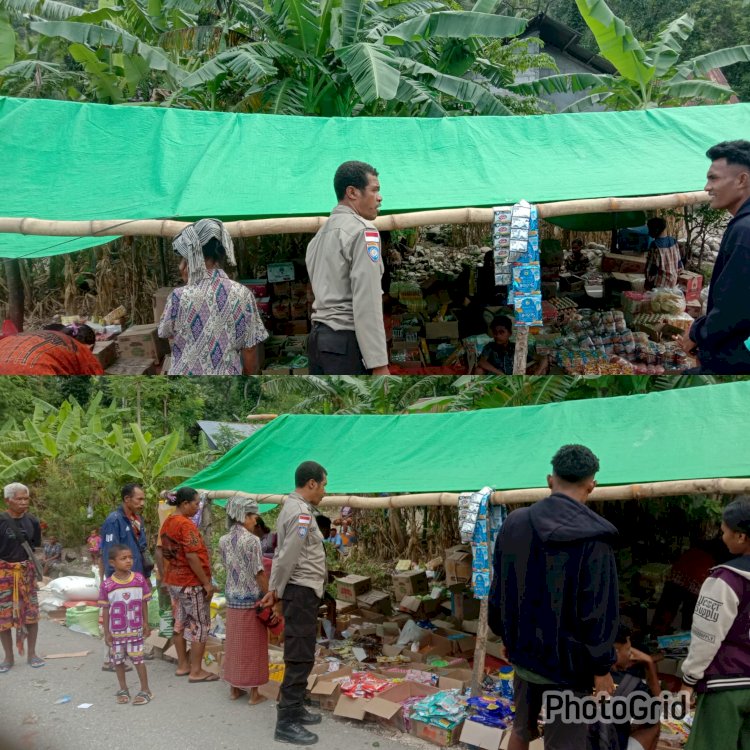 Hadir di Tengah Warga, Bhabinkamtibmas Patroli ke Pasar Mingguan Oenopu Berikan Himbauan Kamtibmas