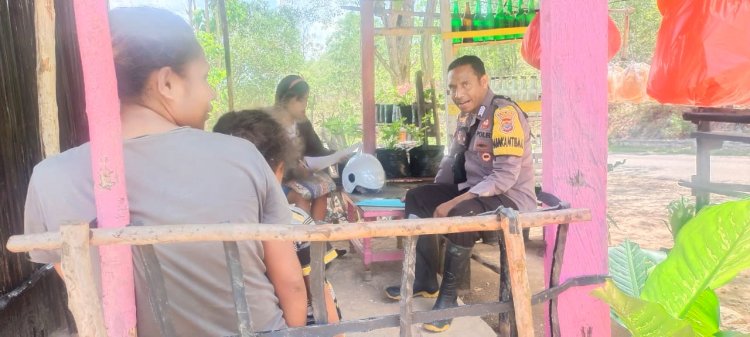 Cegah TPPO, Bhabinkamtibmas Mollo Tengah Sambangi Warga Desa Oelekam Berikan Imbauan Kamtibmas
