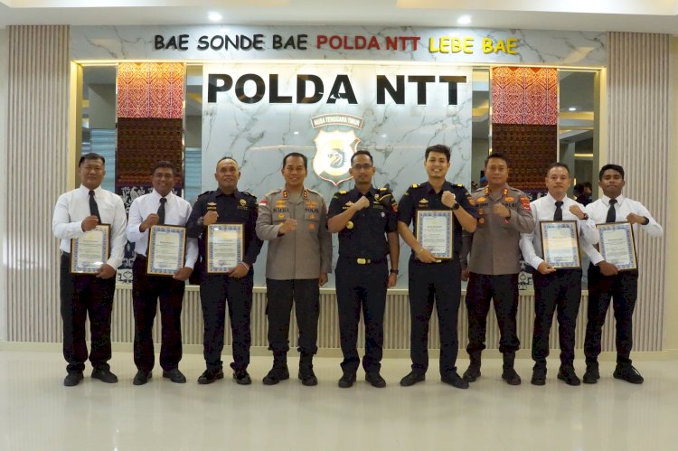 Berhasil Ungkap Kasus 11 Juta Rokok Ilegal di Perbatasan, Kapolda NTT Beri Penghargaan kepada Personel Polri dan Bea Cukai
