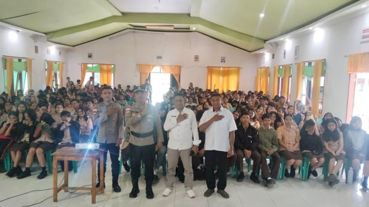 Satuan Binmas Polres TTS Berikan Penyuluhan Etika Digital dan UU ITE Kepada Siswa SMA Negeri 1 Soe