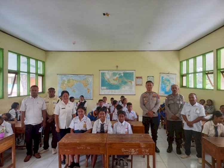 Polsek Mollo Selatan Sambangi SMP Siso: Sosialisasi Anti-Perundungan dan Bahaya Pergaulan Bebas