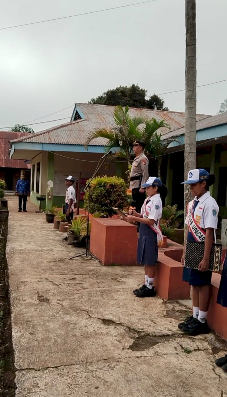 Kasat Binmas Polres TTS Jadi Inspektur Upacara, Tanamkan Karakter dan Kesadaran Hukum di SMP Negeri 3 Soe