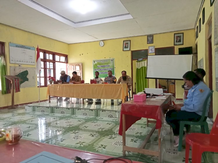 Hadiri Musyawara Pra-Kegiatan Pembangunan Desa Sopo, Bhabinkamtibmas Ingatkan Warga Waspada Curanmor dan Pencurian Ternak