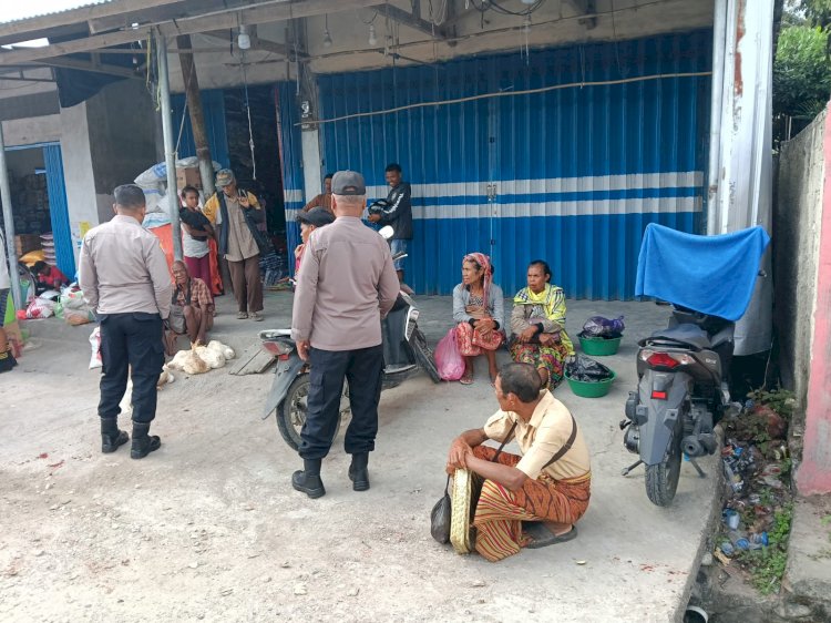 Polsek Amanuban Tengah Laksanakan Patroli Dialogis di Pusat Keramaian Niki-niki, Jaga Kondusifitas Kamtibmas
