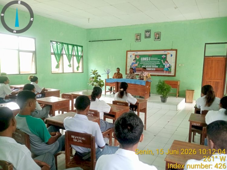 Personel Polsek Kualin Berikan Pembekalan Kepemimpinan dan Sosialisasi Kamtibmas di SMKN Oehani