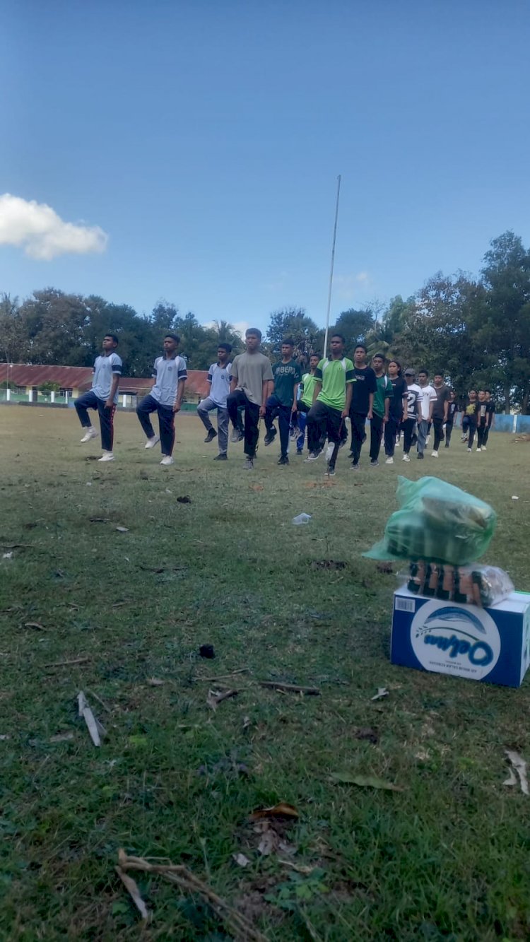 Sambut HUT RI ke-81, Bhabinkamtibmas Polsek Polen Gembleng Mental dan Fisik Paskibra Desa Puna