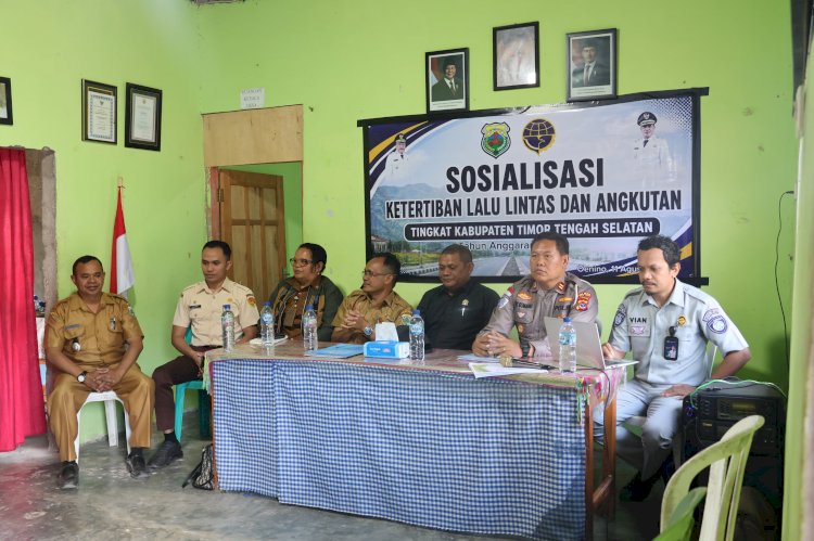 Tingkatkan Kesadaran Berkendara, Sat Lantas Polres TTS Gelaar Sosialisasi Keselamatan Berlalu Lintas di Desa Oenino