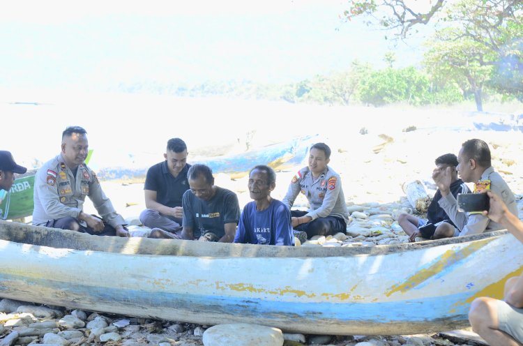 LAKSANAKAN ARAHAN KAPOLRES TTS, POLSEK BOKING PANTAU PESISIR BOKING DAN AJAK WARGA DOAKAN KORBAN GEMPA FLORES