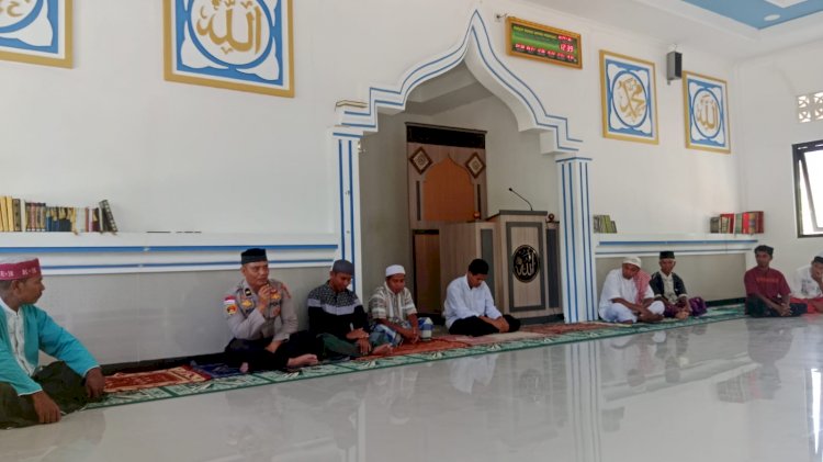 Jumat Keliling di Masjid Nur Somad, Kapolsek Amanuban Selatan Ajak Jamaah Jaga Kamtibmas