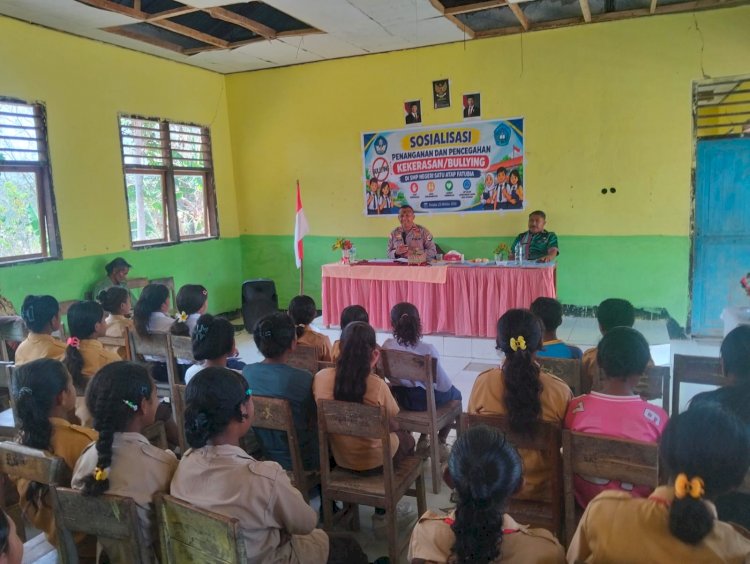 Cegah Bullying di Sekolah, Kapolsek Kie Edukasi Siswa SMP Negeri Satu Atap Fatubia