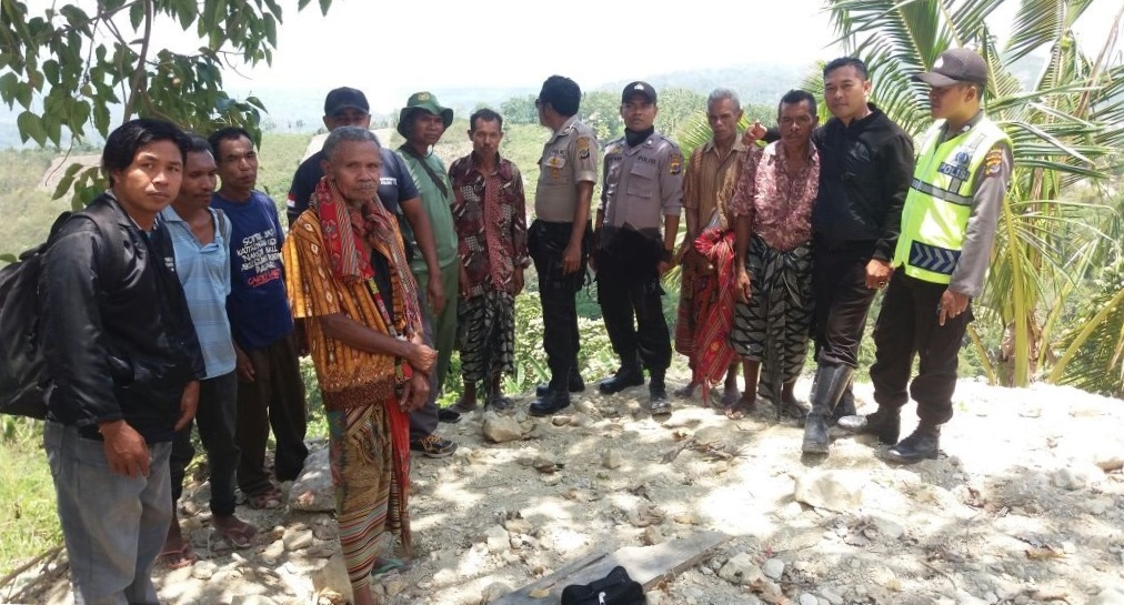 Anggota Polsek Kuanfatu Patroli Simpatik