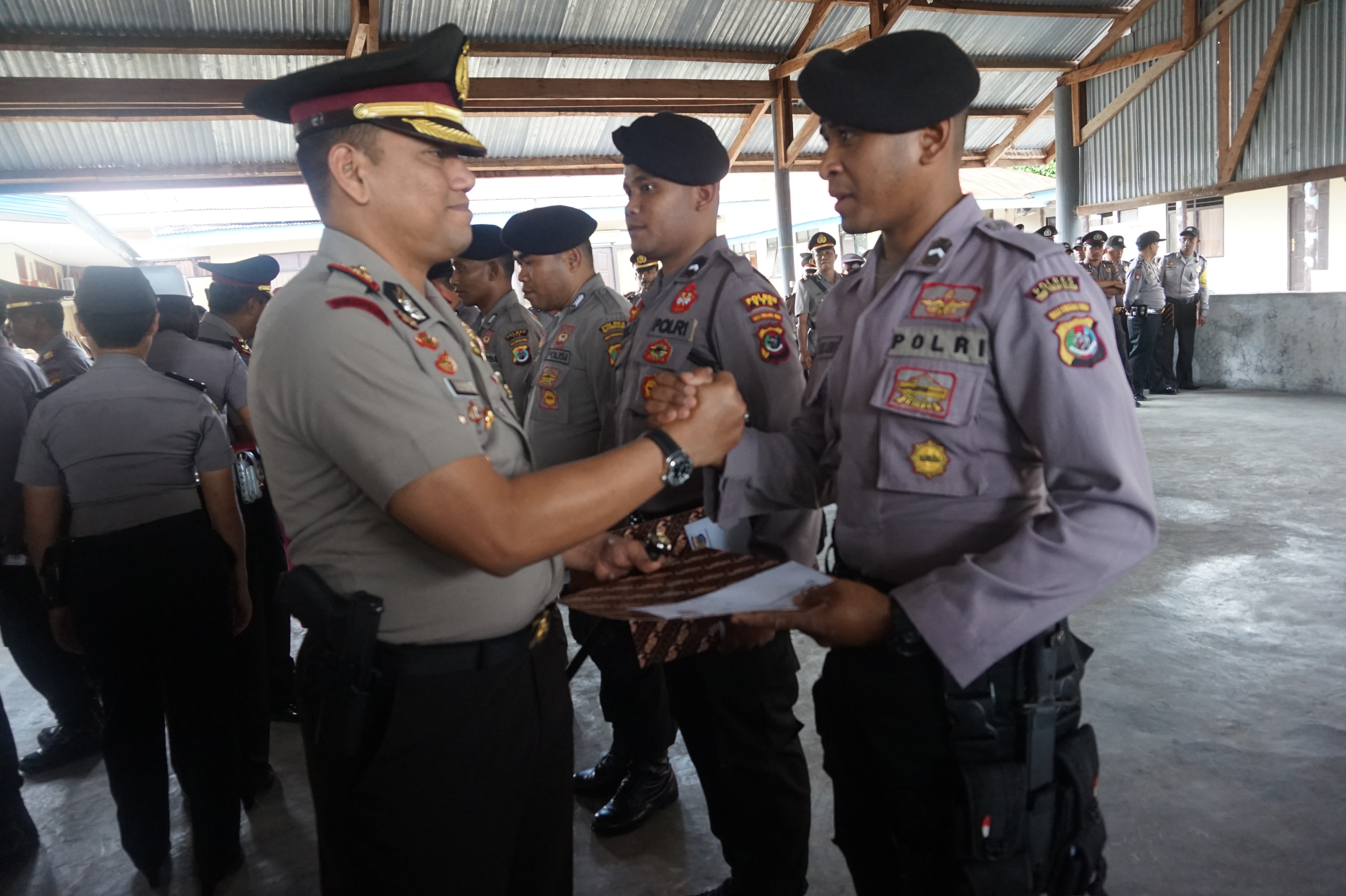 39 Personil Polres TTS Mendapat Reward Dari Kapolres TTS