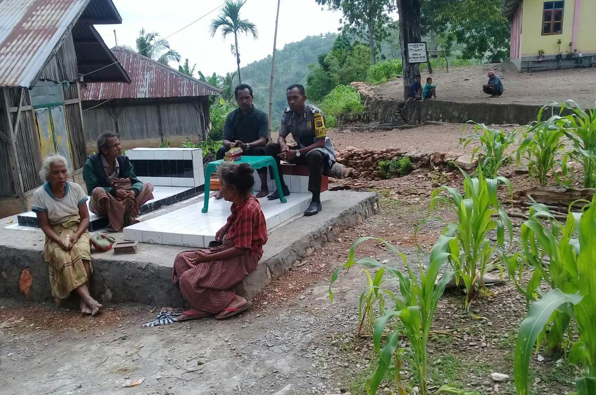 Duduk  Bersama Warga,   Bhabin Beri Himbauan Kamtibmas