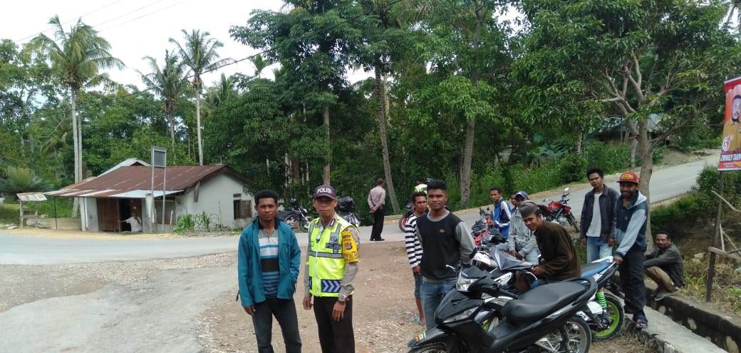 Kunjungan Wakapolda NTT dan Gubernur NTT, Bhabinkamtibmas Melaksanakan Pengamanan Jalur  Jalan