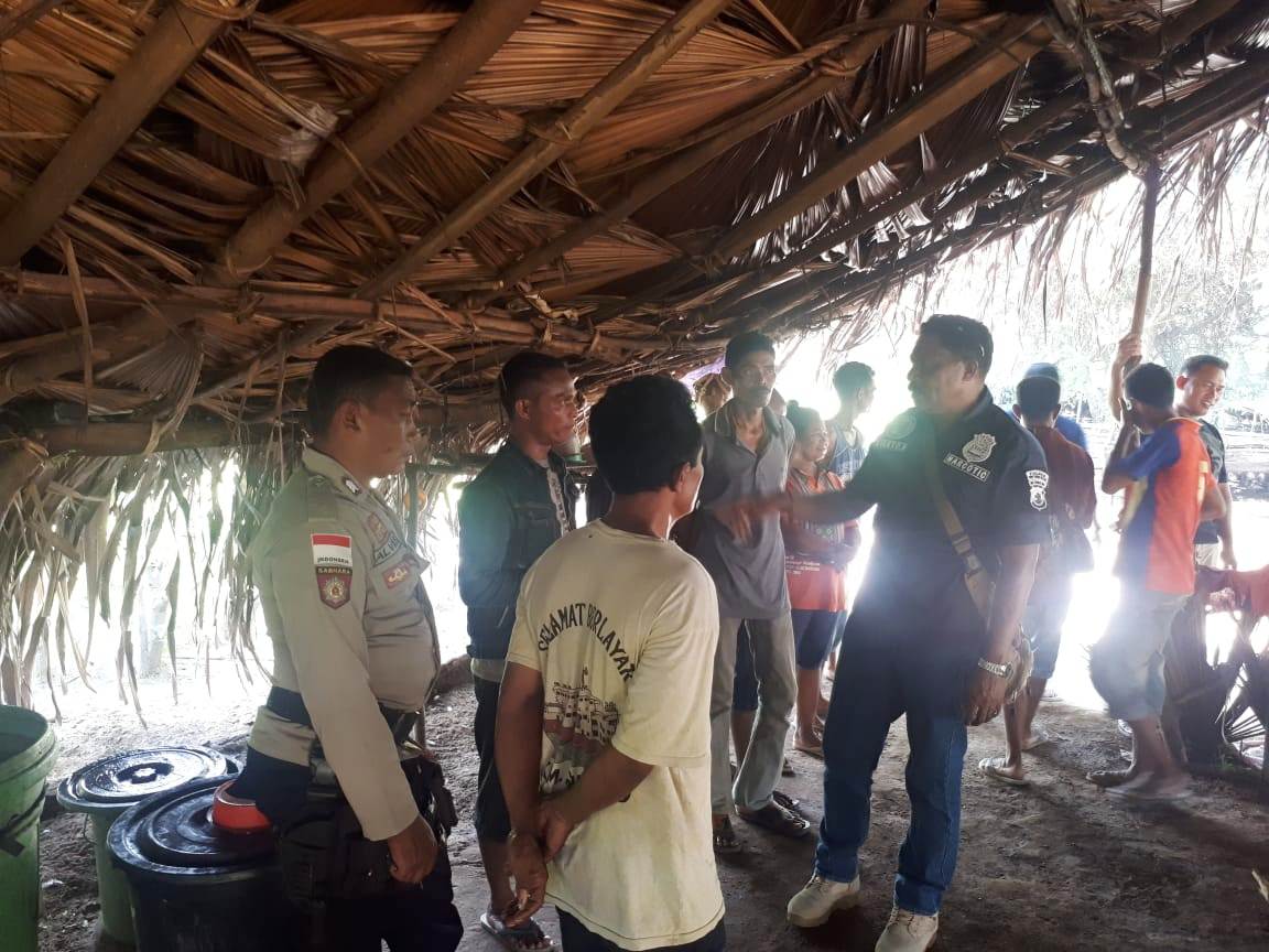 Datangi Warga, Kasat Narkoba Sosialisasi Tentang Bahaya Miras