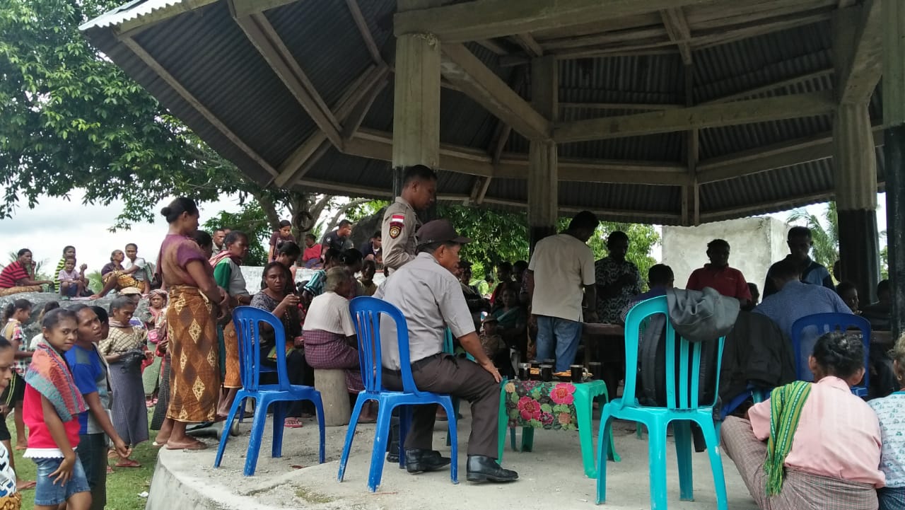 Beri Rasa Aman dan Nyaman Saat Pendistribusian Bansos, Polsek Boking Melaksanakan Pam