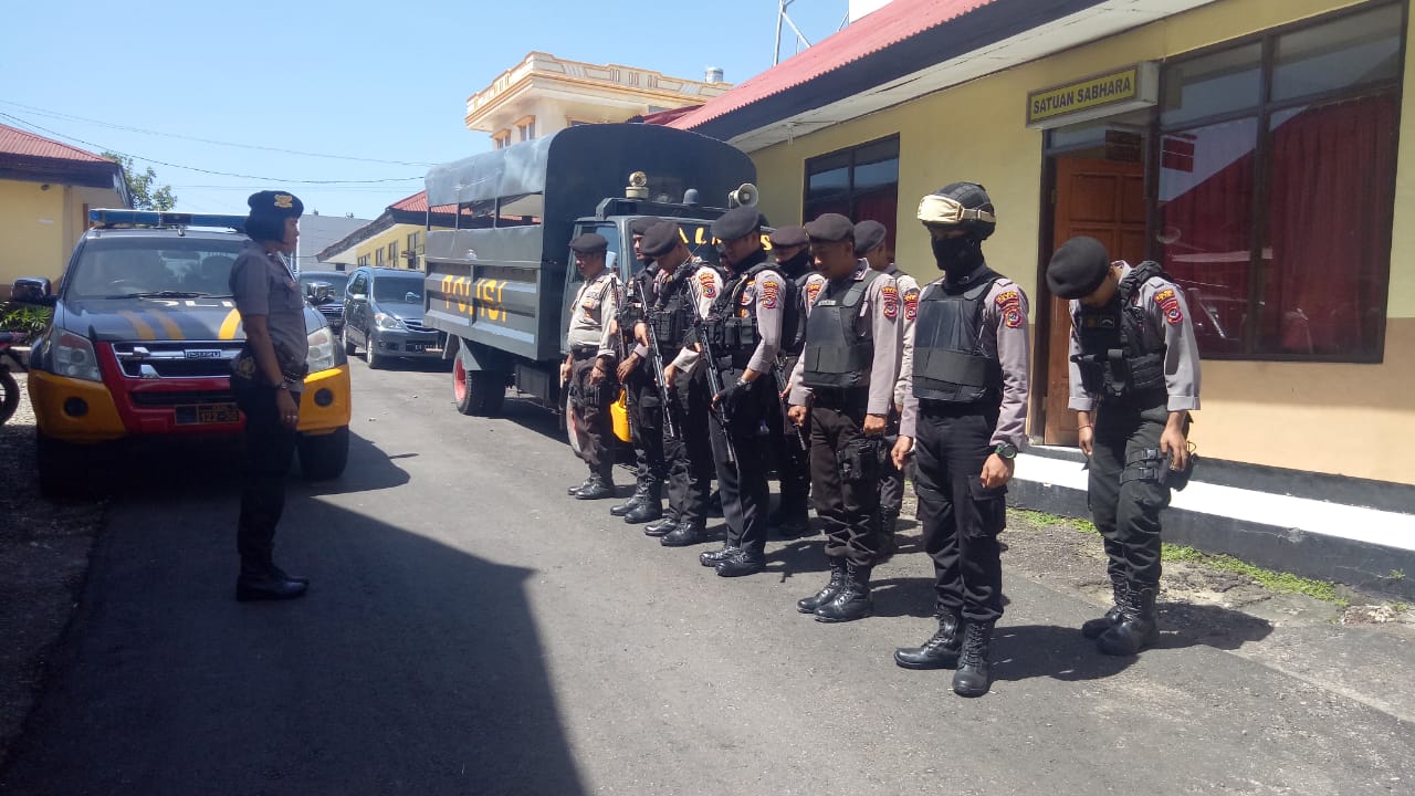 Awali Tugas Dengan Memanjatkan Doa, Personil Sat Sabhara Polres TTS
