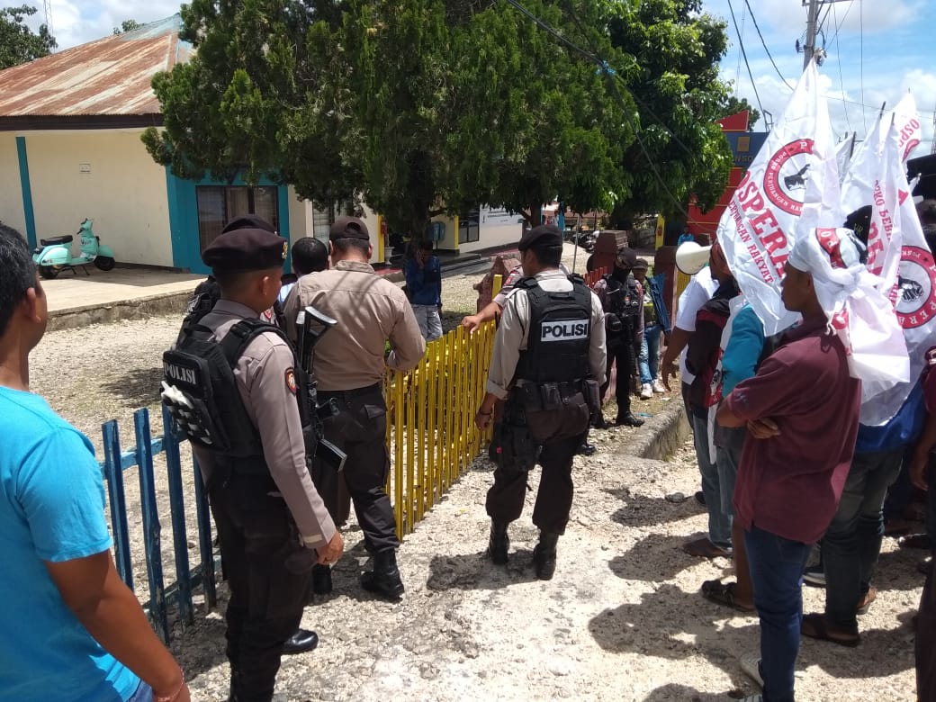 Aksi Damai, Polres TTS Melaksanakan Pengawalan dan Pengamanan