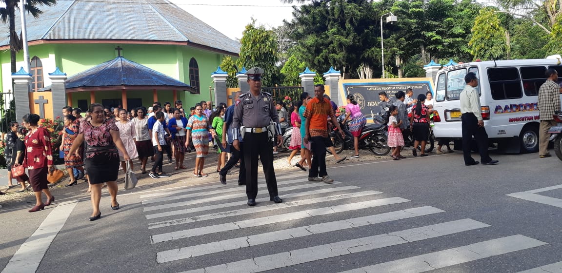 Pengamanan Tempat Ibadah Oleh Personil Polres TTS