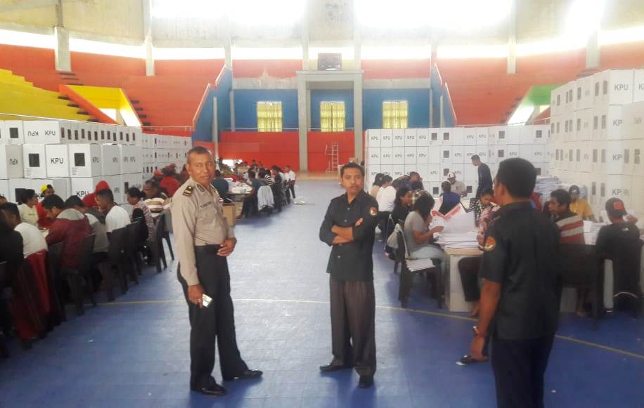 Pelipatan dan Sortir Surat Suara Pemilu 2019 , Polres TTS Melaksanakan Pengamanan