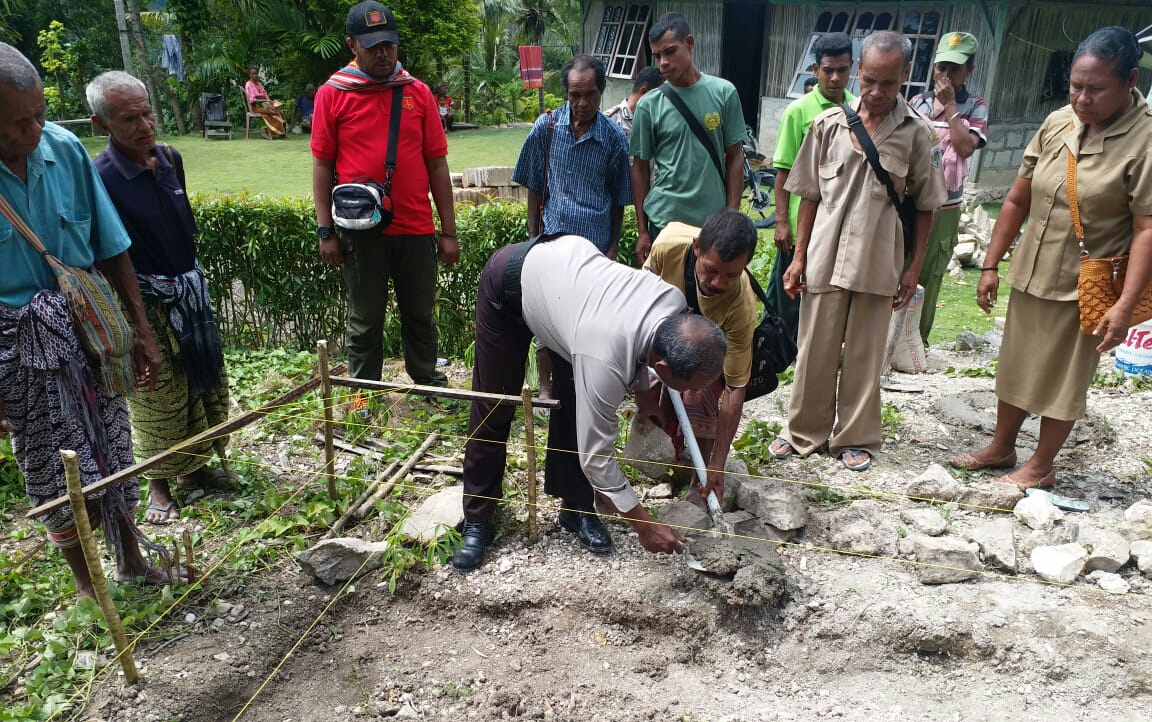 Pembangunan Pos Kamling, Kapolsek Kuanfatu Peletakan Batu Pertama