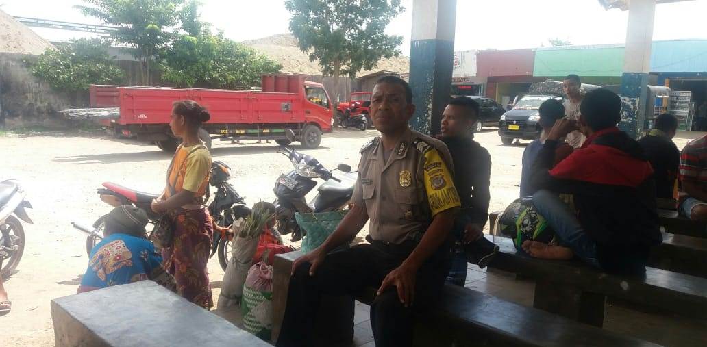 Sambangi Para Penumpang di Terminal , Bhabinkamtibmas Beri Pesan Kamtibmas