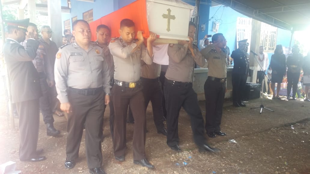 Polres TTS Melaksanakan Upacara Pemakaman Almarhum Purnawirawan Polri
