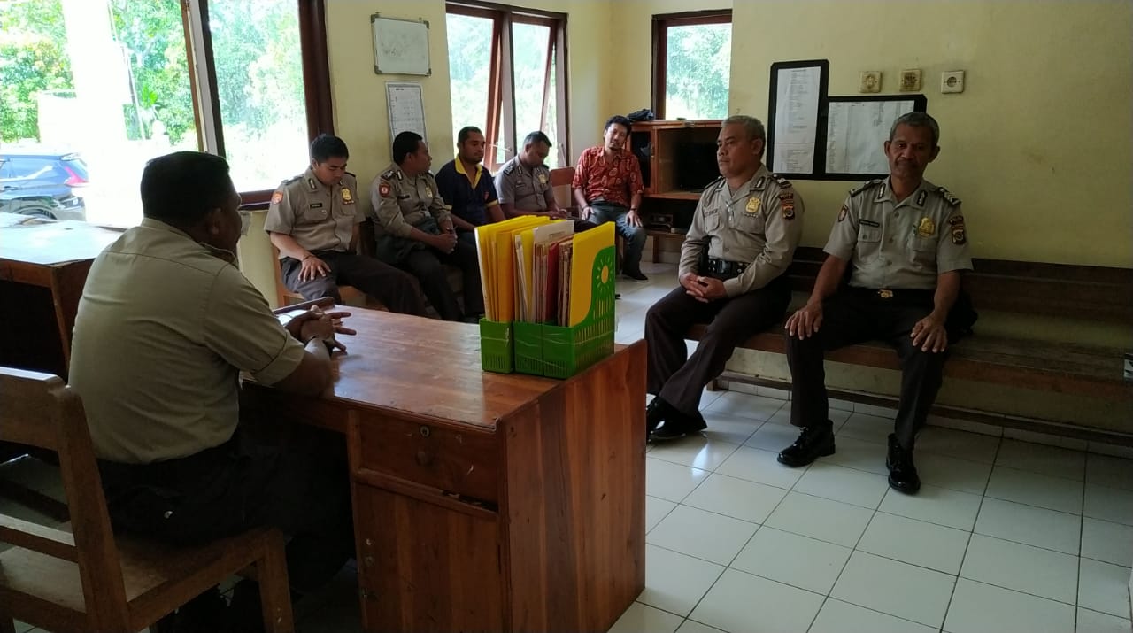 Rapat Anggota Polsek Siso, Kapolsek Beri Arahan Kepada Anggota