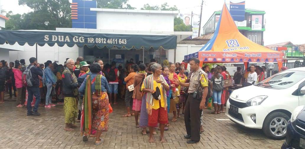 Pembagian Bansos, Bhabinkamtibmas Melaksanakan Pam