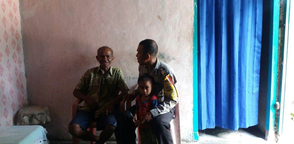 Sambagi Warga, Bhabinkamtibmas Sampaikan Pesan Kamtibmas