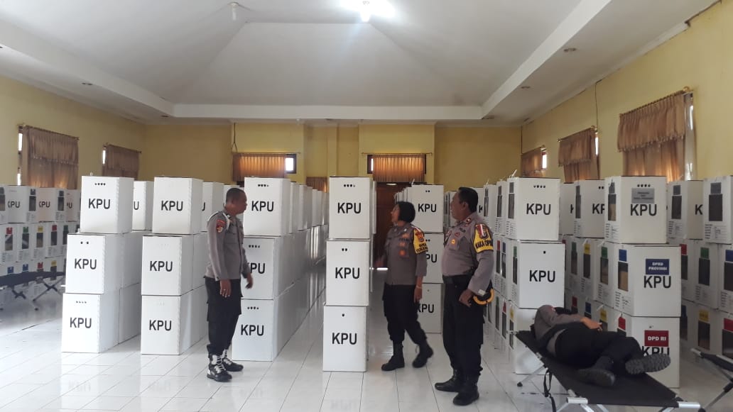 Waka Polres TTS Cek Langsung Pengamanan Kotak Suara