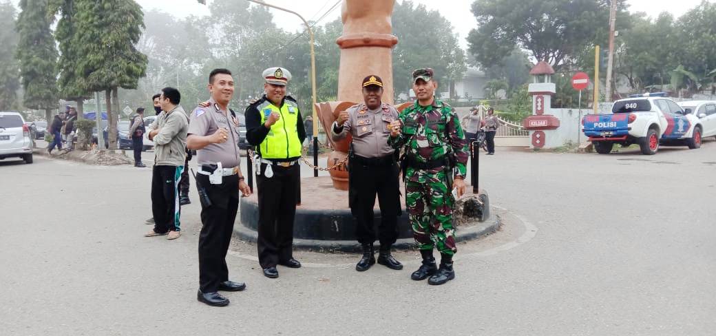 Bersinergi, Polri dan TNI Pam Sholad Idul Fitri 1440 H