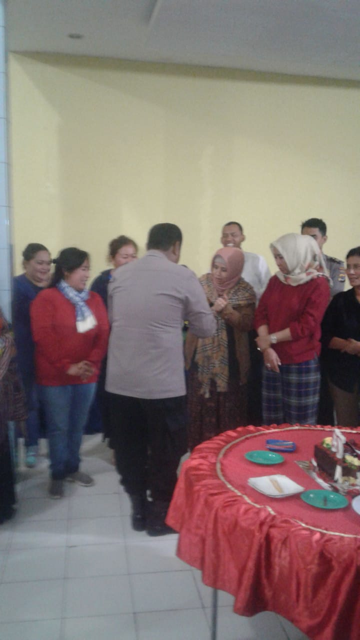 Ketua Bhayangkari Polda NTT Rayakan HUT Polri ke 73 di Polres TTS