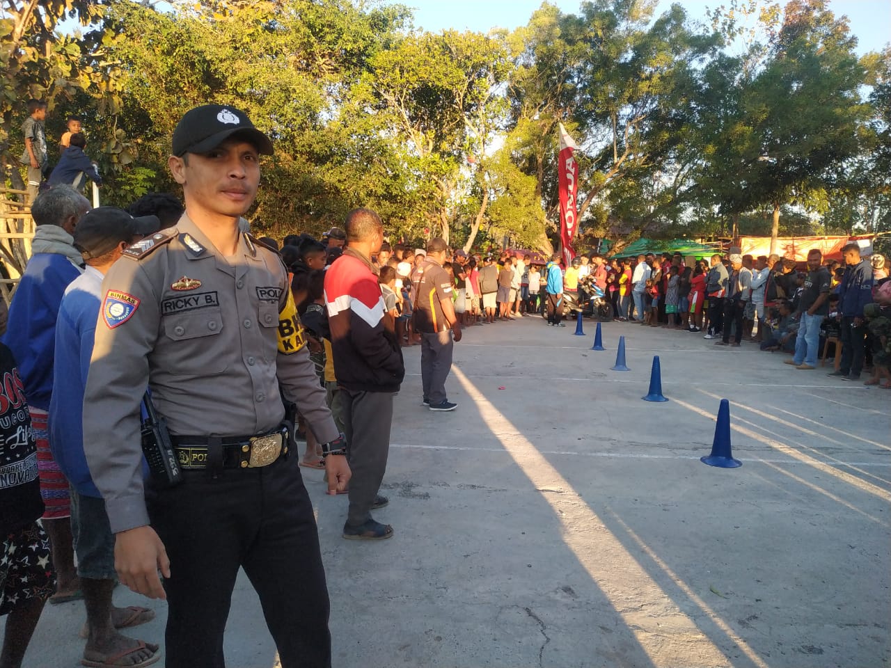 Kegiatan Warga, Bhabinkamtibmas Melaksanakan Pengamanan