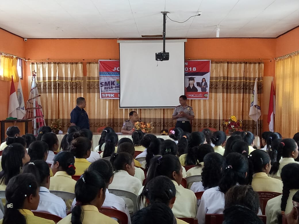 FGD, Sat Binmas Polres TTS Melaksanakan  Kegiatan di SMK Kristen Soe