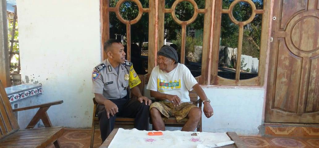 Bhabinkamtibmas Kelurahan Oekefan Sambangi Tokoh Masyarakat