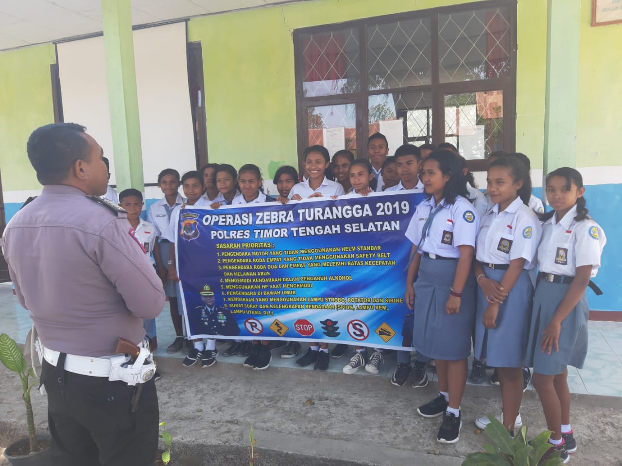 Jelang Operasi Zebra , Sat Lantas Polres TTS Lakukan Sosialisasi Kepada Pelajar SMA