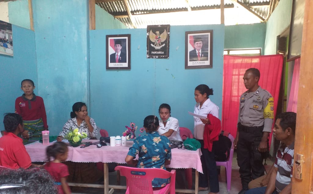 Kegiatan Pemberian Obat Pencegah Kaki Gajah, Bhabinkamtibmas Melaksanakan Pemantauan