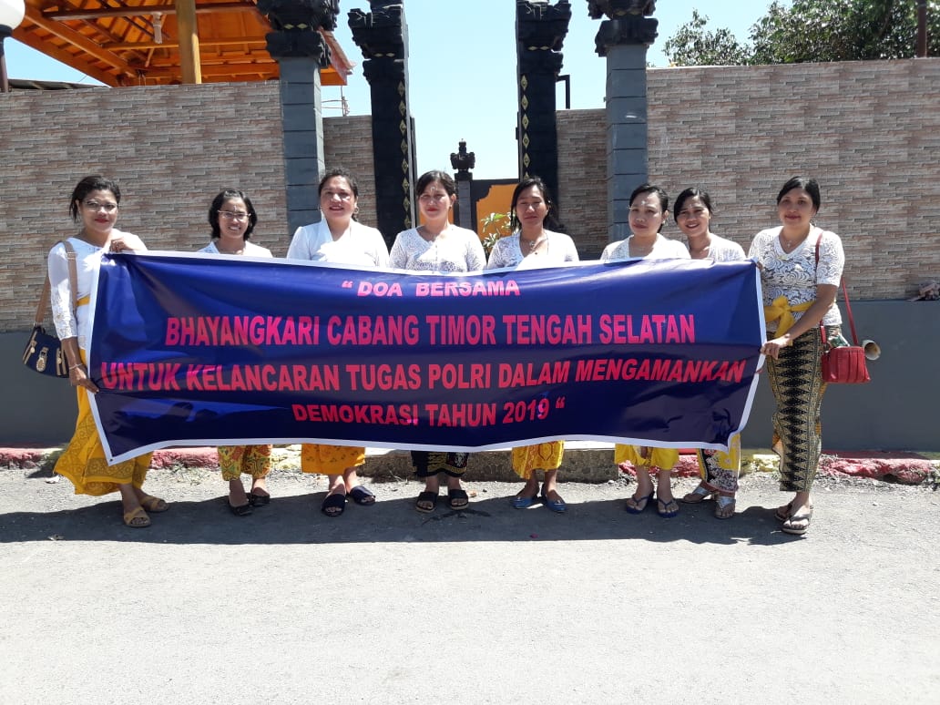 Doa Bersama Anggota Polres TTS dan Bhayangkari