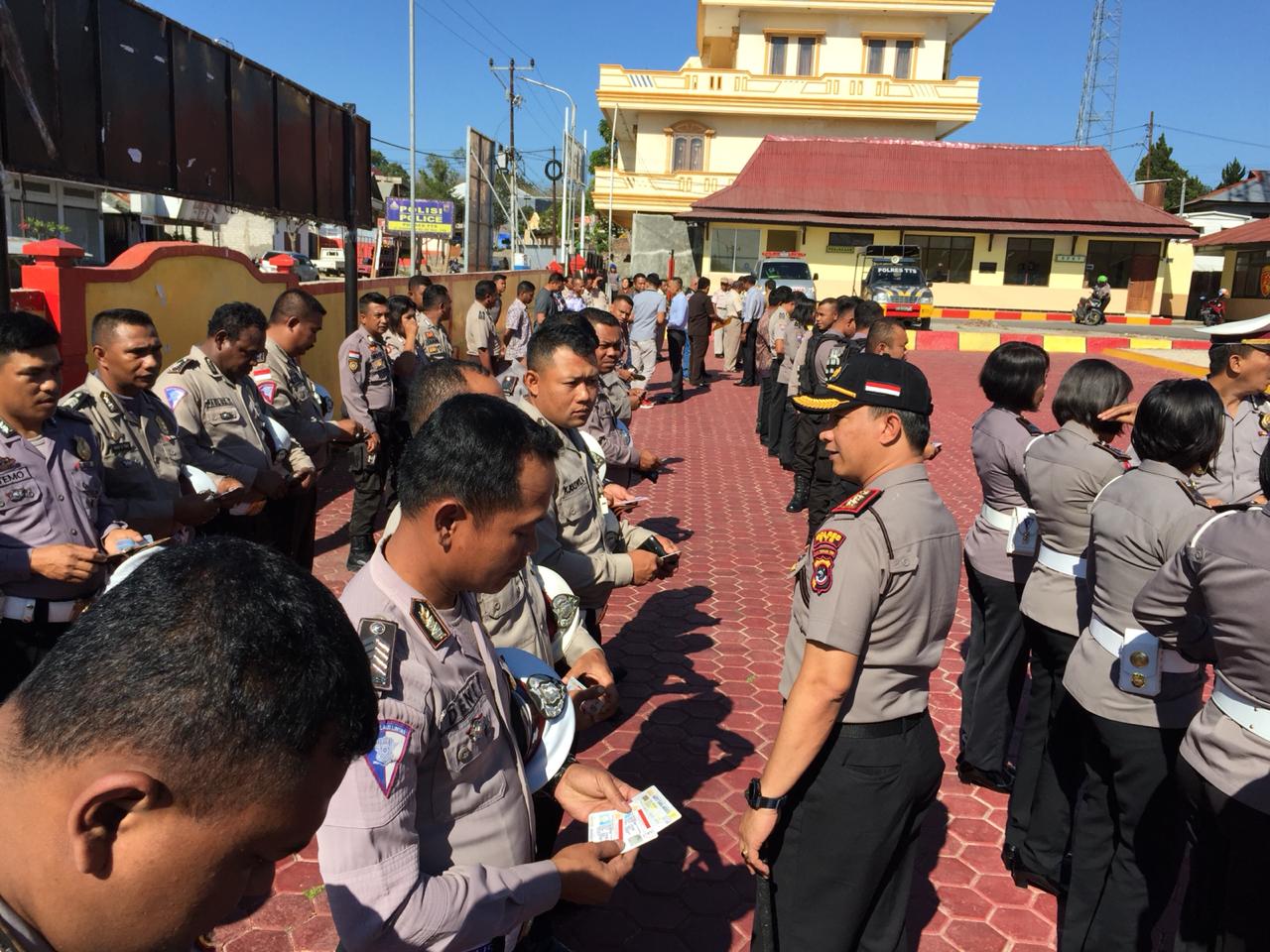 Selepas Apel Pagi, Kapolres TTS Menggelar Gaktibplin Terhadap Anggota Polres TTS
