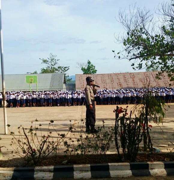 Hadir di Tengah Pelajar SMP, Bhabikamtibmas  Pol Sub Sektor Kota  Soe Beri Penyuluhan Kamtibmas