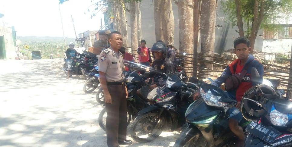 Bhabinkamtibmas Pol Sub Sektor Paris Soe : Taati Aturan Saat Berkendara di Jalan