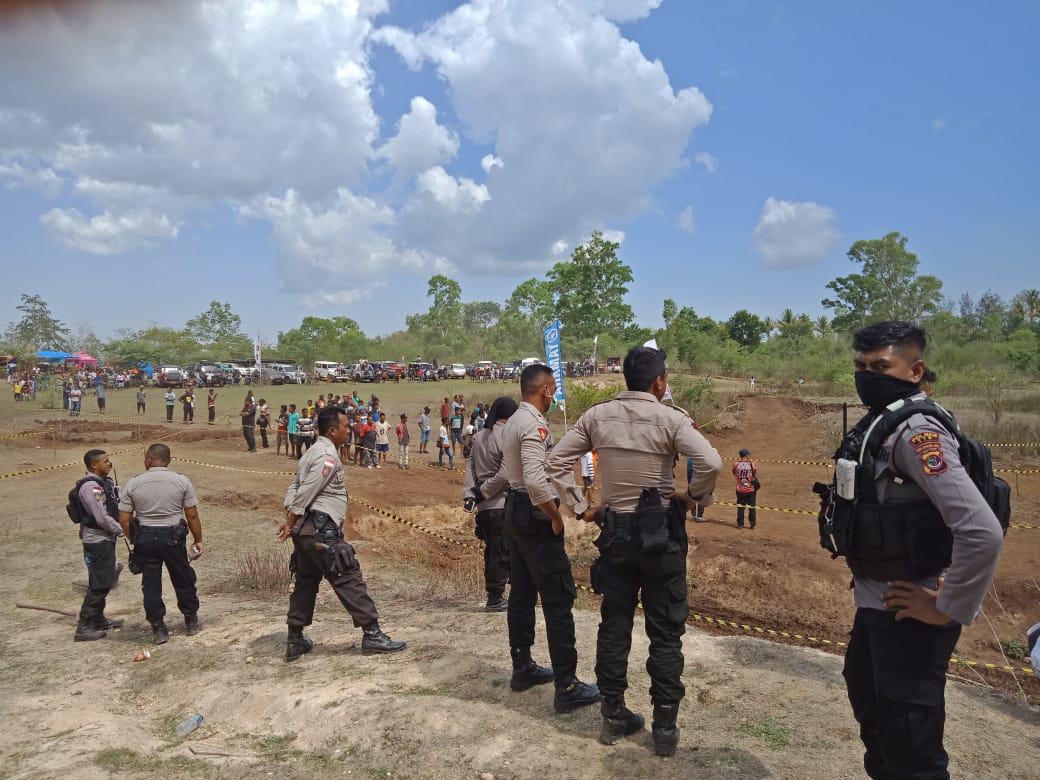 Pengamanan Kejurda Off Road oleh Personil Polres TTS