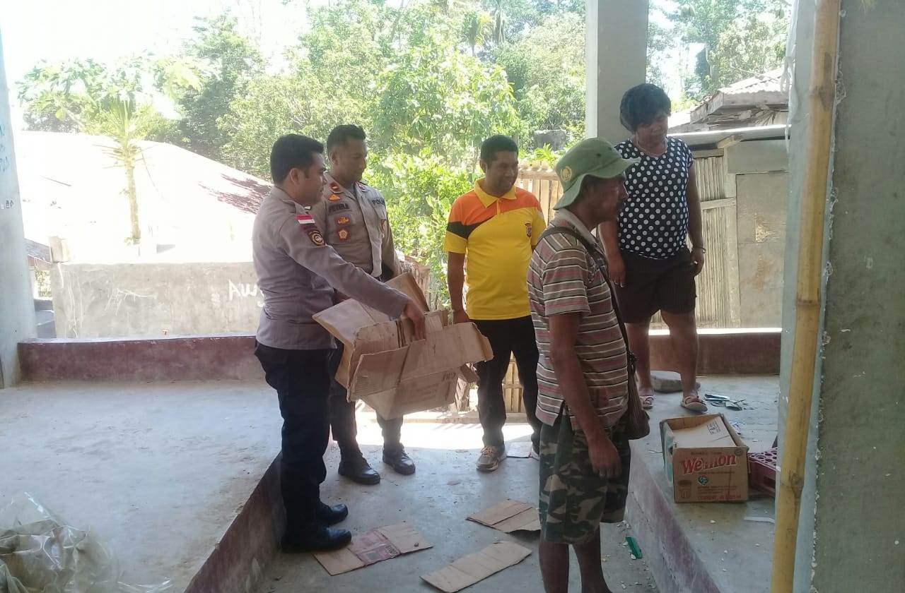 Jumat Bersih, Polsek Amanatun Selatan Gandeng Warga Bersihkan Sampah
