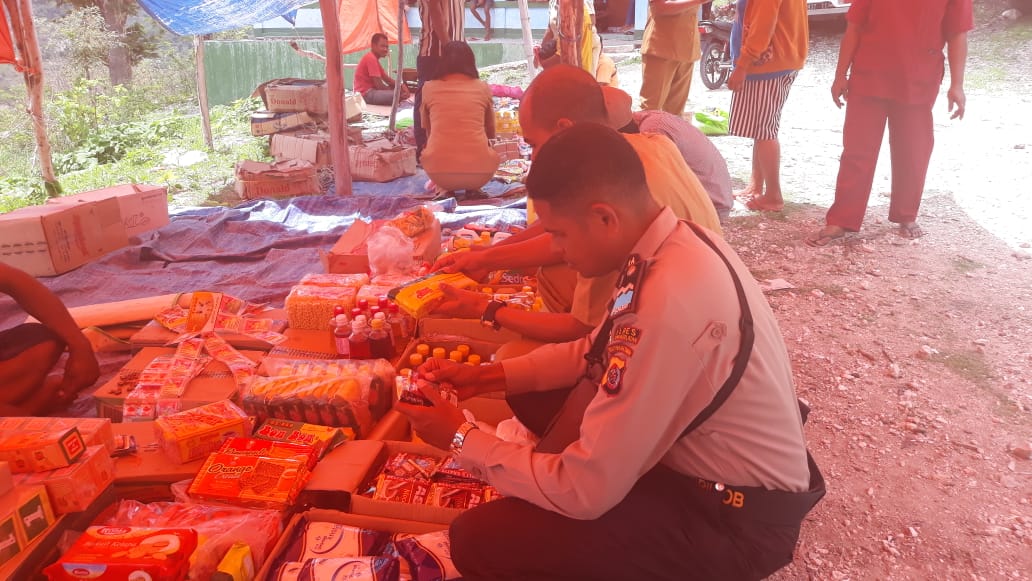 Bersama Instansi Terkait, Polsub Sektor Noebeba Razia Barang – Barang Kadaluarsa