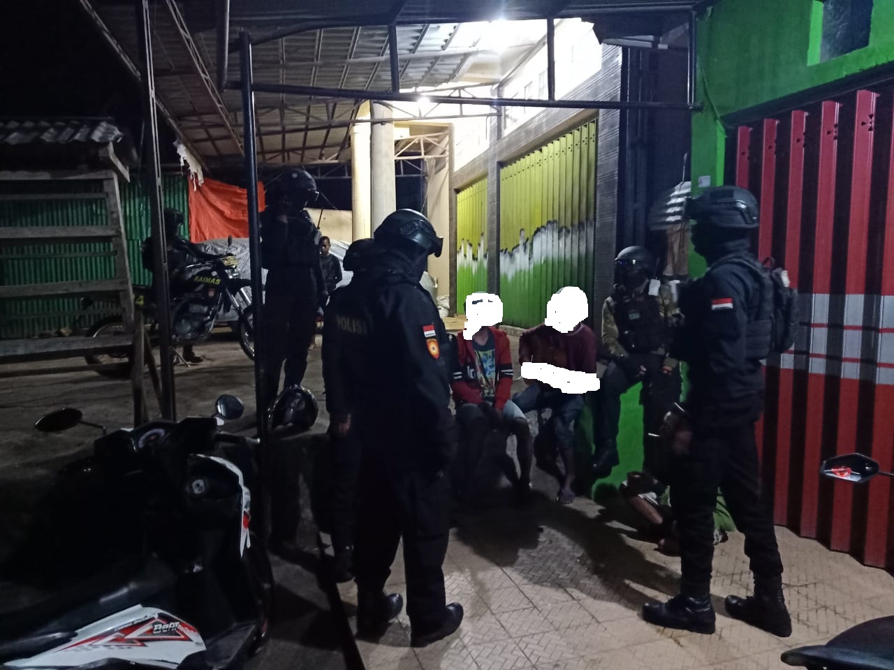 Patroli Malam, Unit Patmor Sat Samapta Bubarkan Pemuda Yang Nongkrong Hingga Larut Malam