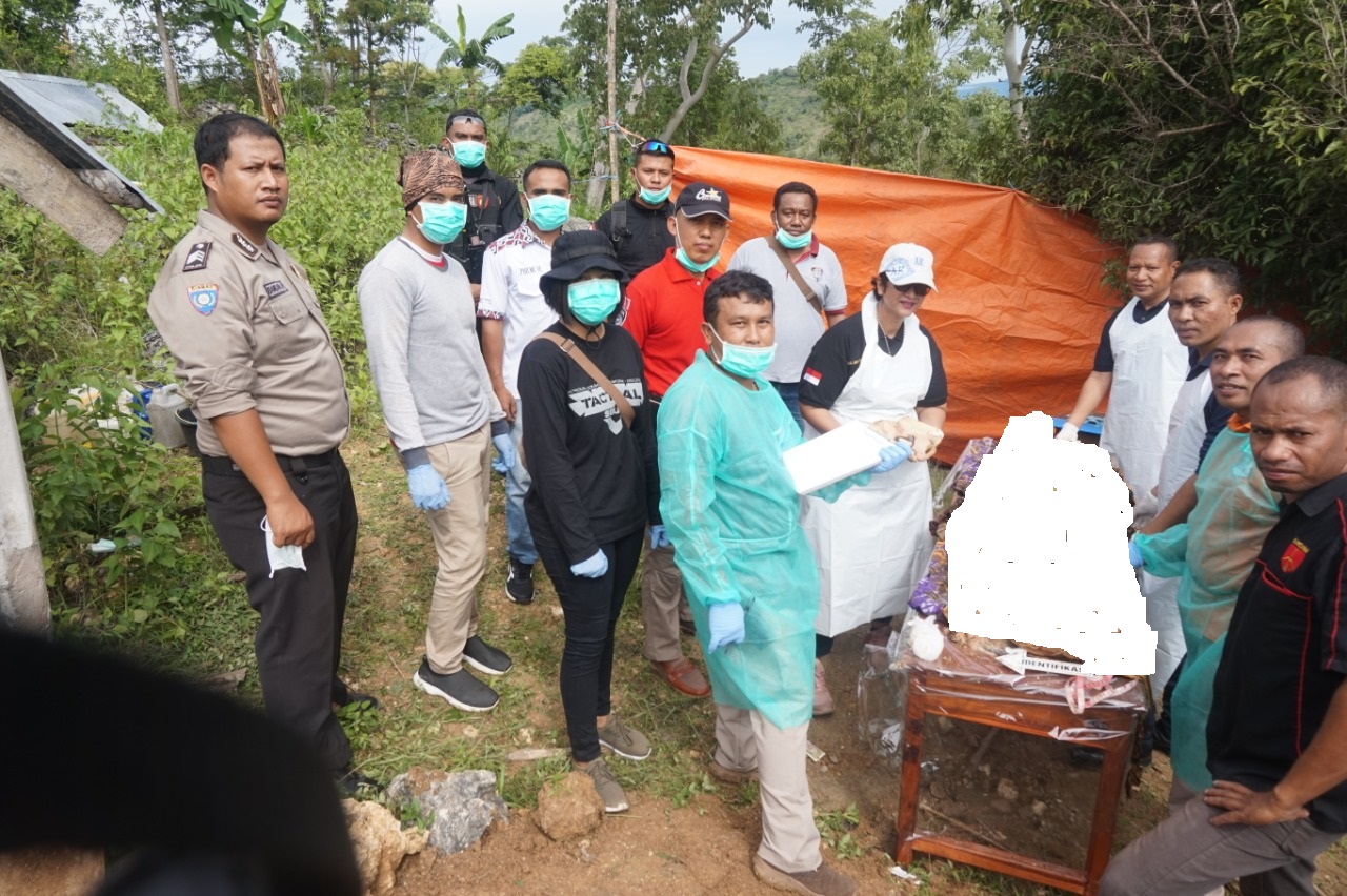 Keperluan Autopsi Mayat Kasus Penganiayaan , Polres TTS Melakukan Pembongkaran Makam