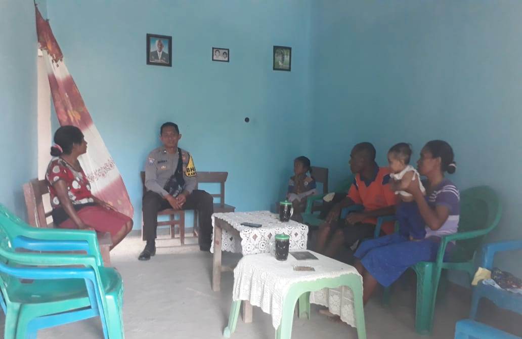 Bhabinkamtibmas DDS ke Rumah Warga